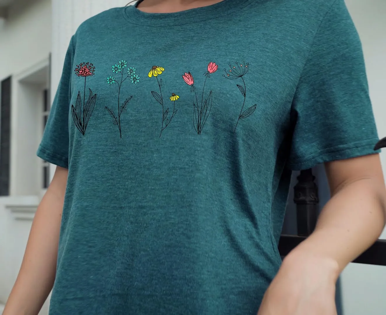 Wildflower Shirts for Women Causal Summer Flower Graphic Tees Cute Garden Plant Lover Tshirts Tops