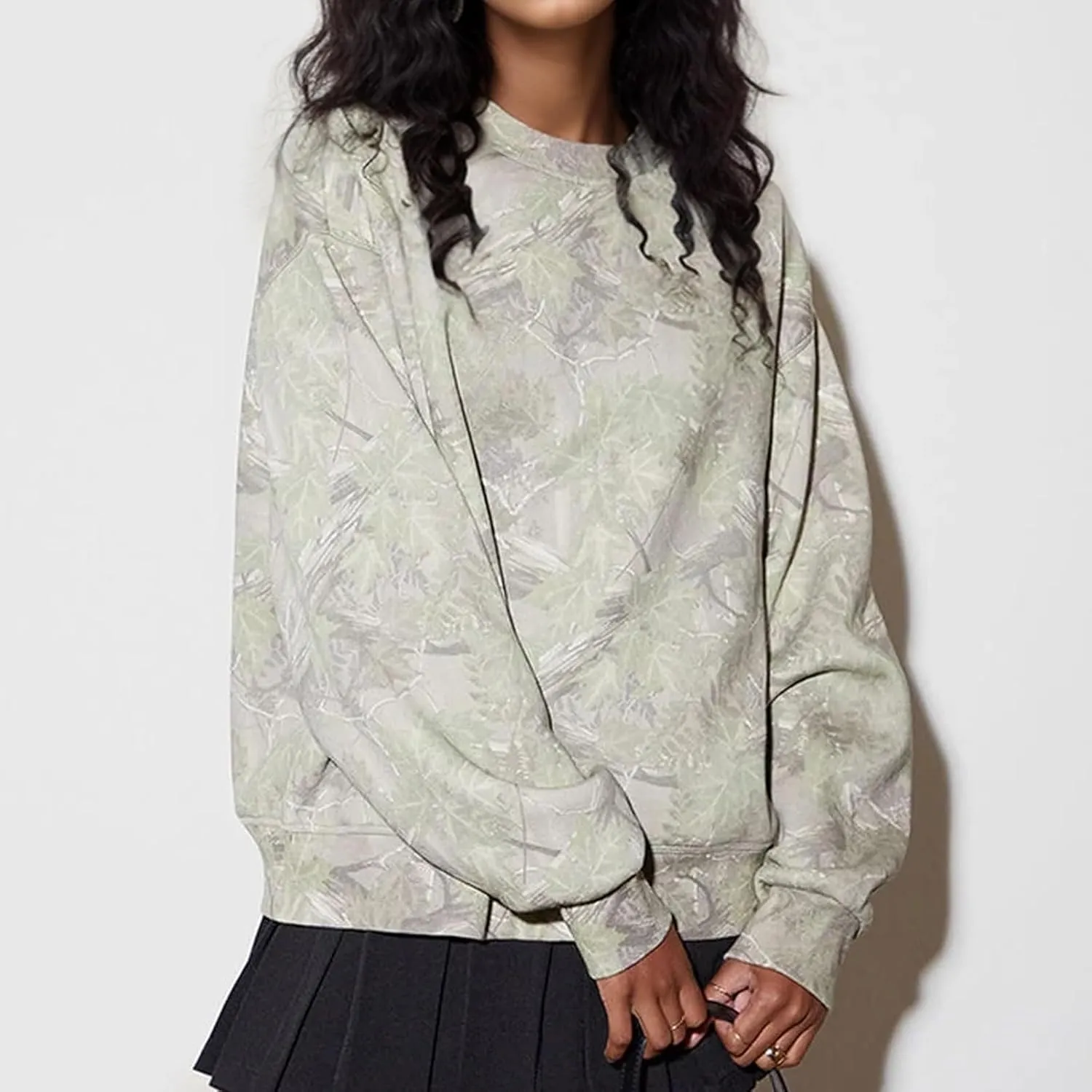 Womens Camo Sweatshirt Maple Leaf Print Oversized Long Sleeve Pullover Tops Loose Crewneck Shirt Fall Trendy Clothes